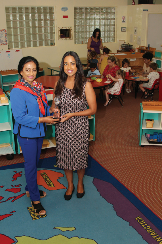 Woman recieve an award